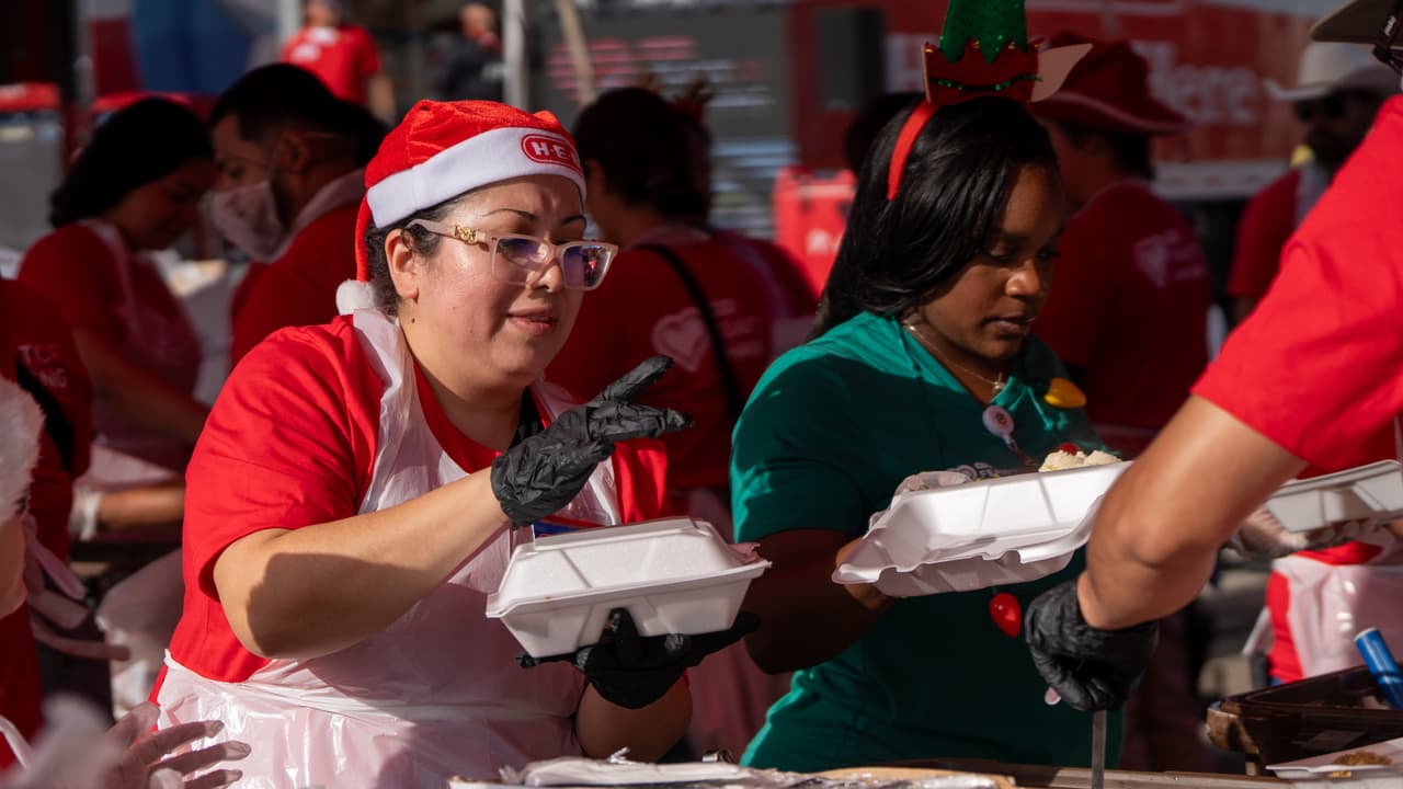 HEB se prepara para la gran distribución de alimentos en el NRG Stadium de Houston: esto debes saber