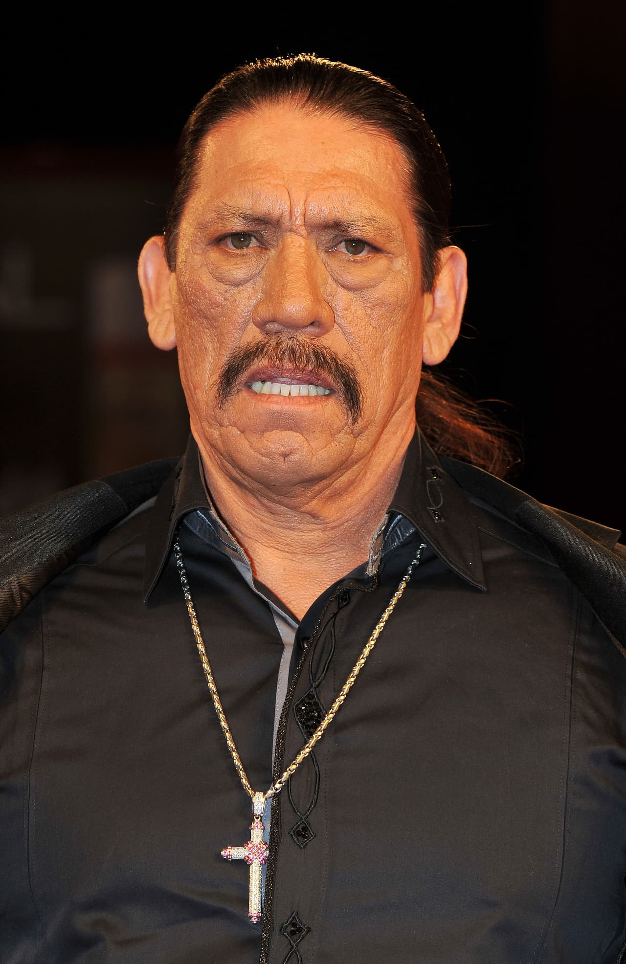 Trejo (1944) encabeza 
<b>un conteo de los actores y las actrices</b> que más veces han muerto en el cine y que fue publicado en el sitio Buzz Bingo. Basándose en 
<b><a href="https://www.imdb.com/" target="_blank">IMDB</a></b> (base de datos que almacena información relacionada con la industria del cine) y 
<b><a href="http://www.cinemorgue.com/" target="_blank">Cinemorgue</a> </b>(sitio web que intenta rastrear la cantidad de muertes de actores y actrices), se determinó que durante toda su carrera cinematográfica, e
<b>l protagonista de 'Machete' ha muerto 65 veces</b>.