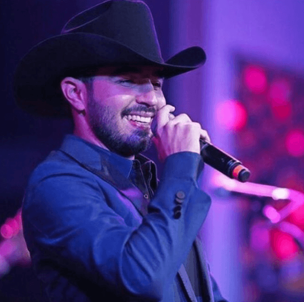 A los 13 años de edad, Joss participó en un reality show mexicano cuyo fin era encontrar nuevos talentos musicales.