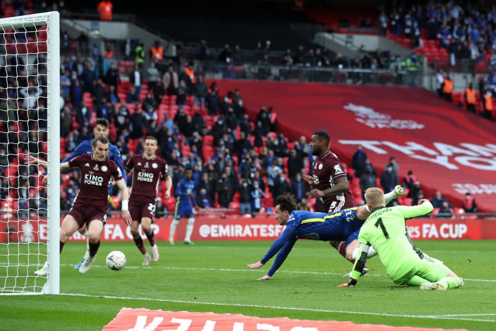 El solitario gol de Youri Tielemasns y la enorme figura de Kasper Smeichel en al portería, le dan el primer título de FA Cup en su historia al Leicester City.