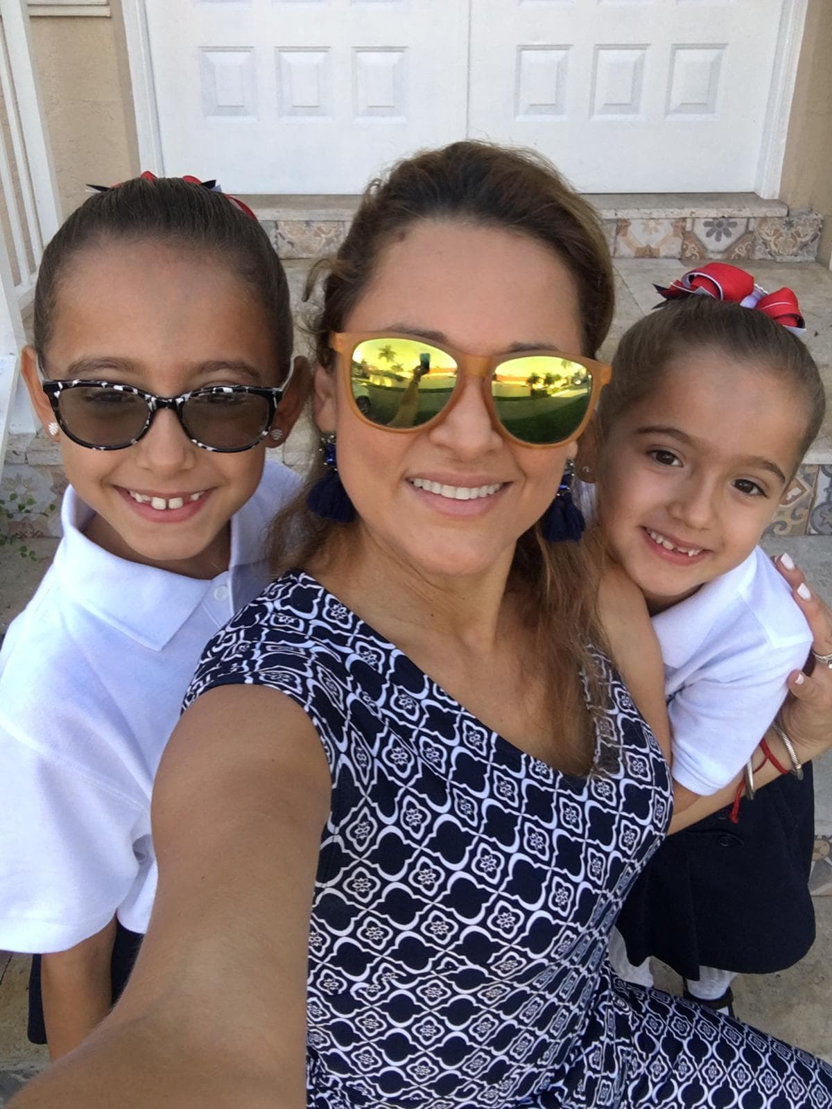 Nuestra compañera Maria Fernanda López de Univision 23, se levantó feliz con sus dos niñas Valentina y Valeria, por las nuevas cosas que aprenderán en este año escolar.
