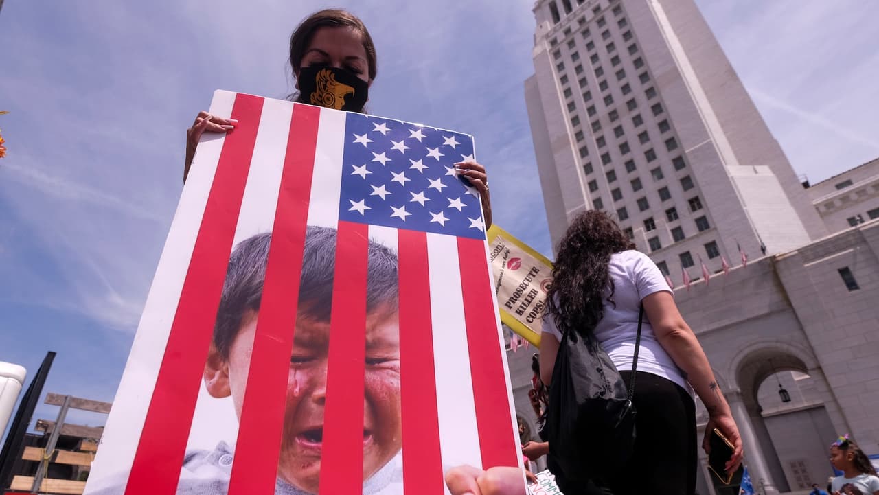 Las calles fueron cerradas desde temprano: Figueroa quedó bloqueada desde Olympic hasta Chick Hearn Court a partir de las 7 a.m. La manifestación inició a las 9 a.m. y la marcha a las 11 a. m.