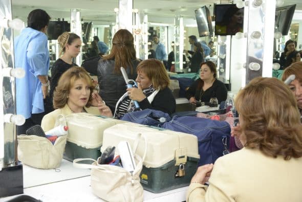 Y bueno, ni qué decir de la abuela de Angélica Maciel, Doña Angélica María también anduvo en camerinos dándose una manita de gato.