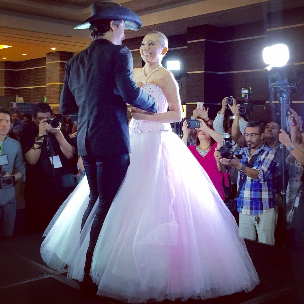 Julián Figueroa cumplió el sueño de una quinceañera con cáncer