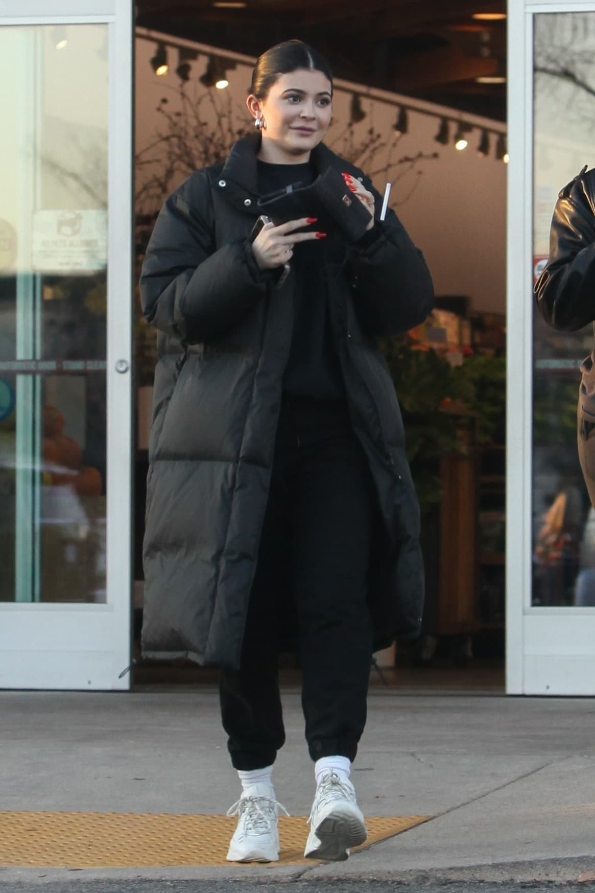 Y es que en la ruptura de Khloe y Tristan estuvo involucrada su ahora ex mejor amiga, 
<b><a href="https://www.univision.com/famosos/bye-bye-tristan-khloe-kardashian-no-le-perdona-supuesto-engano-con-la-mejor-amiga-de-kylie-fotos" target="_blank"> Jordyn Woods.</a></b>