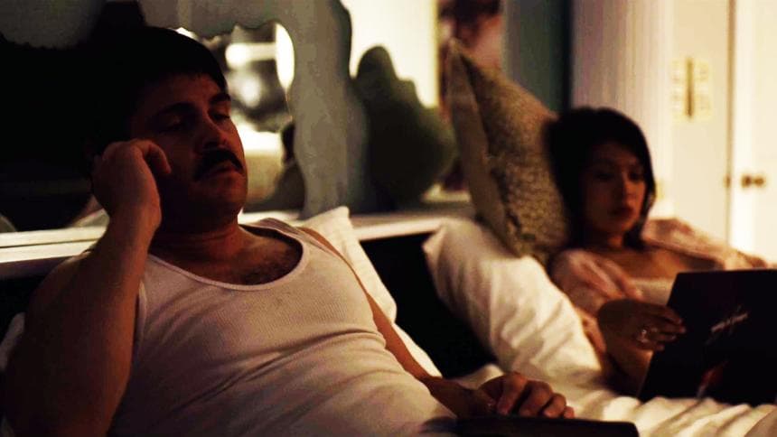 ‘El Quino’, el hijo mayor de ‘El Chapo’, fue arrestado por conducir a exceso de velocidad e intentar sobornar a un policía haciendo gala de gran prepotencia. Al enterarse, Joaquín Guzmán llamó a ‘Don Sol’ para exigirle su liberación inmediata, sin embargo, su libertad tendría un alto costo.