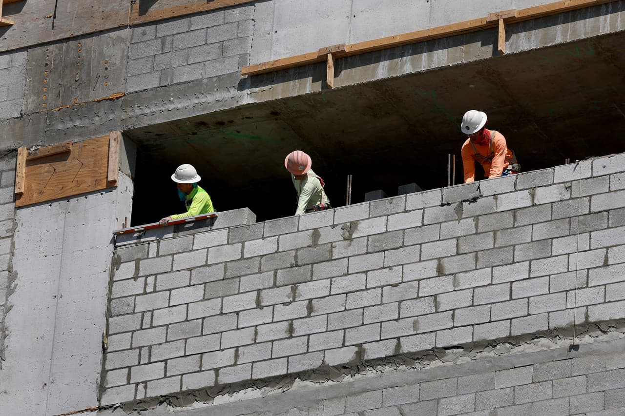 Si recibes un cheque de pago, anota toda la información del cheque antes de cobrarlo. Si puedes, haz una fotocopia del cheque o tómale una foto. Toma nota de la ubicación de tu trabajo escribiendo la dirección.
