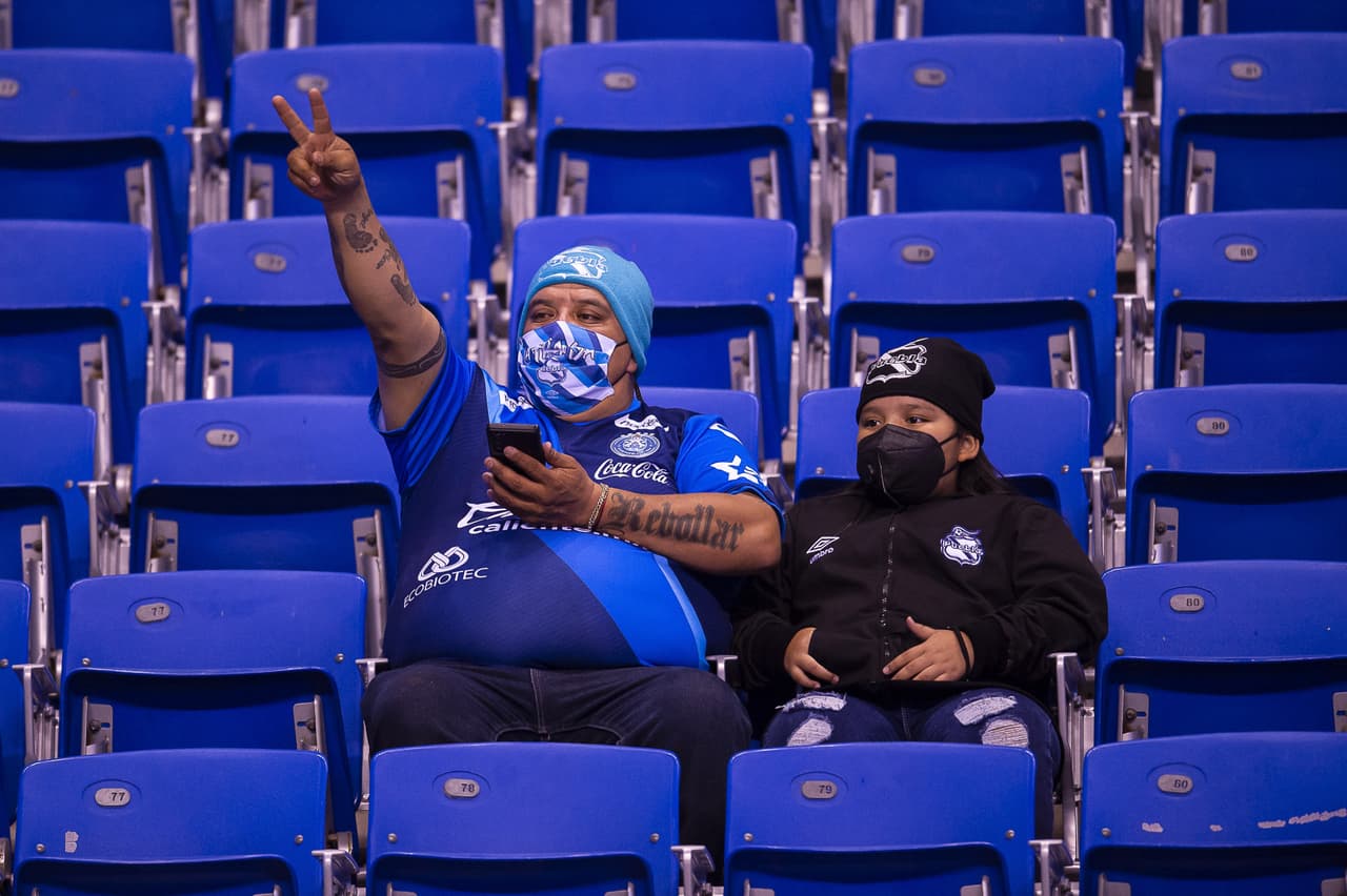 La afición de la Franja en el Cuauhtémoc.