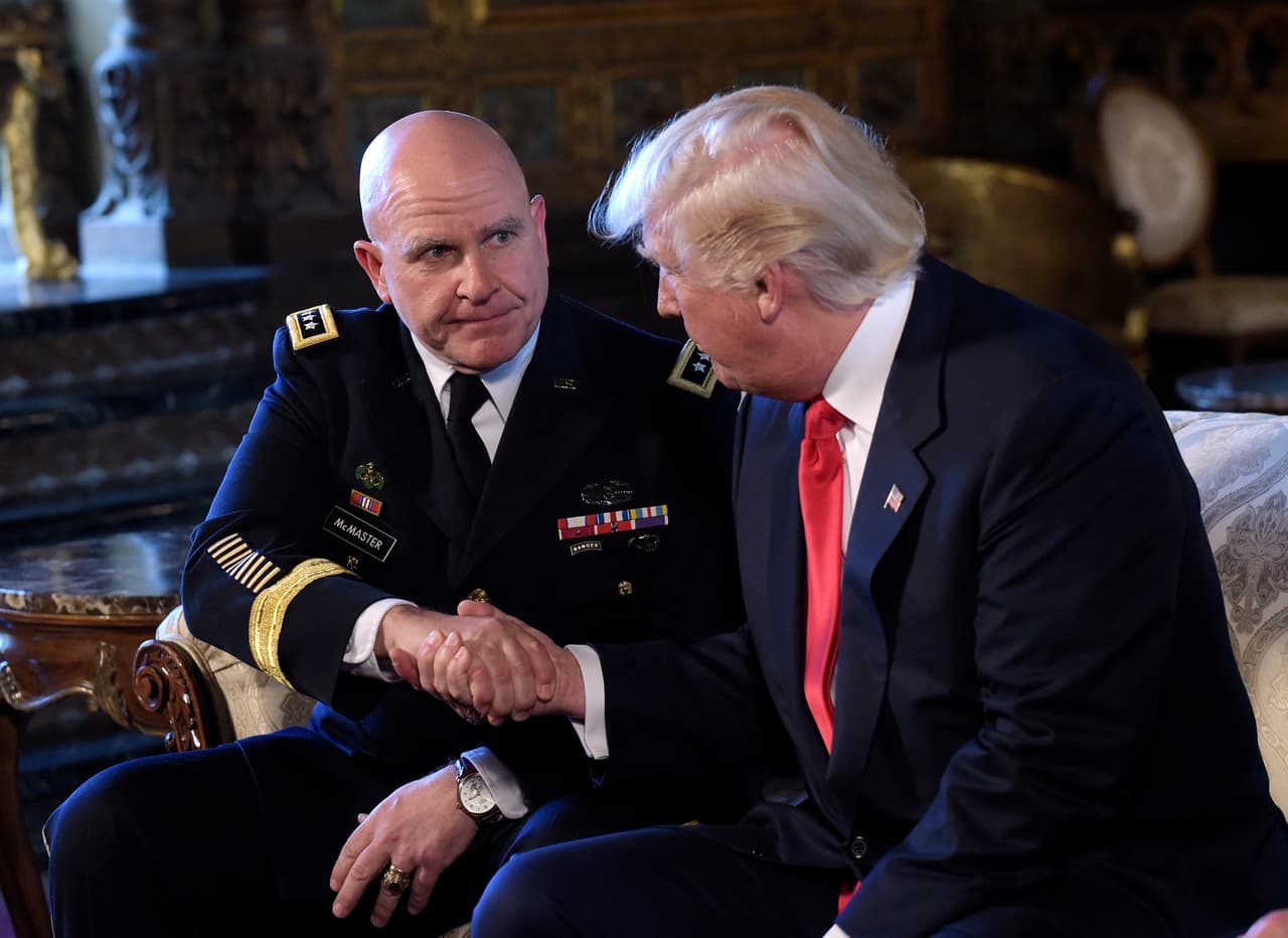 Donald Trump con Herbert R. McMaster.