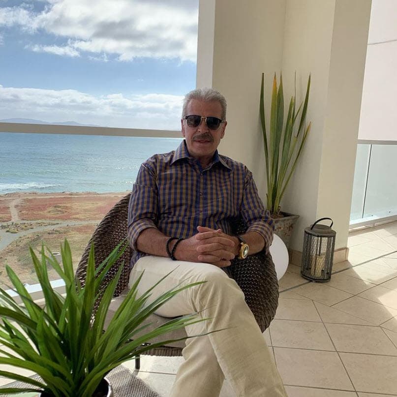 Señaló que ganarse un papel en los melodramas le costó trabajo y confesó que por un tiempo "acosó diariamente" al productor Ernesto Alonso en los pasillos de Televisa, hasta que consiguió un papel de extra en la telenovela 'Mundos opuestos'.