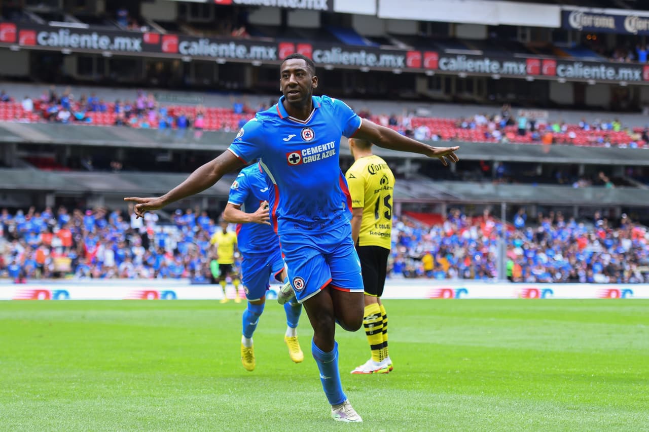 Cruz Azul logró un importante triunfo ante Mazatlán y se mantiene en la pelea por un boleto al Repechaje del Apertura 2022.