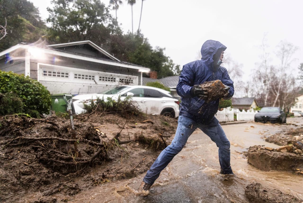 Segundo río atmosférico azota California, dejando sin energía eléctrica e inundando carreteras