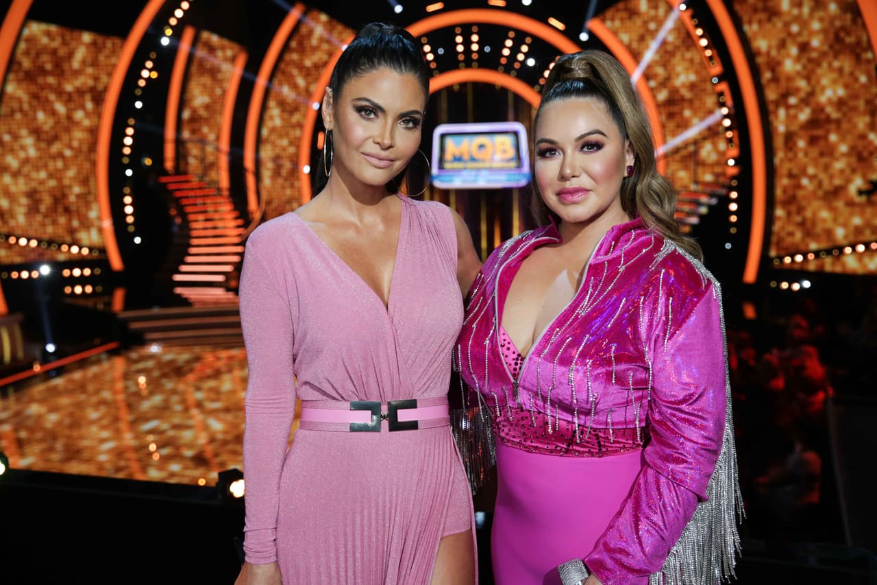 La intérprete está de estreno y acudió para cantar su nuevo tema 'Martes es muy lejos'.