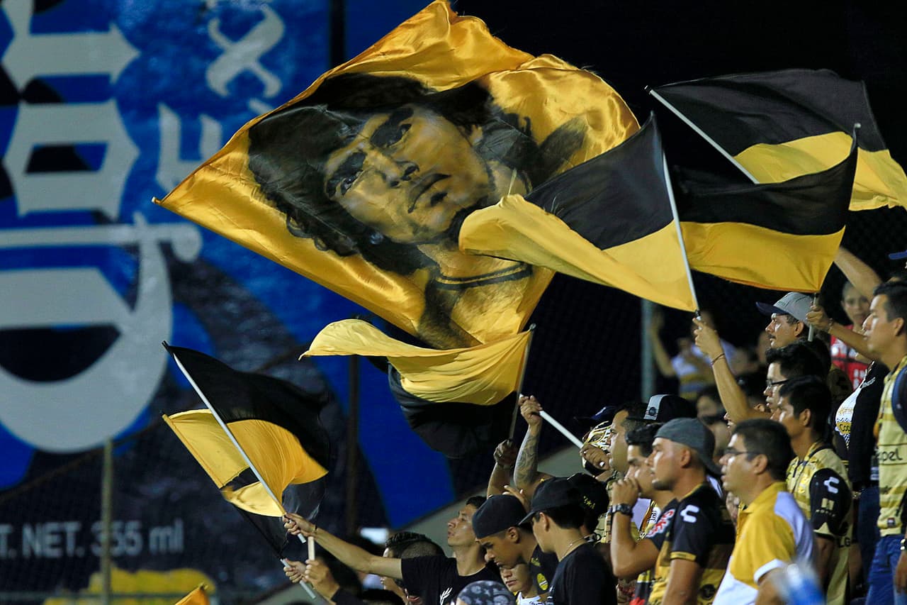 Grandes pasiones levantó Diego Maradona apenas en sus primer encuentro en la banca de los Dorados.