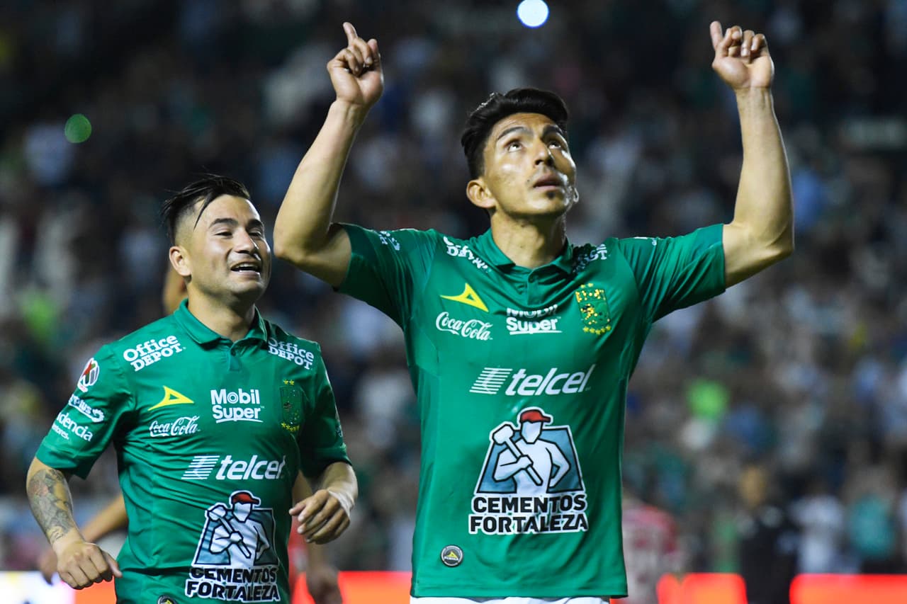 Ángel Mena estuvo en plan grande, colaboró con doblete y una asistencia en la victoria de 3-0 sobre Toluca.