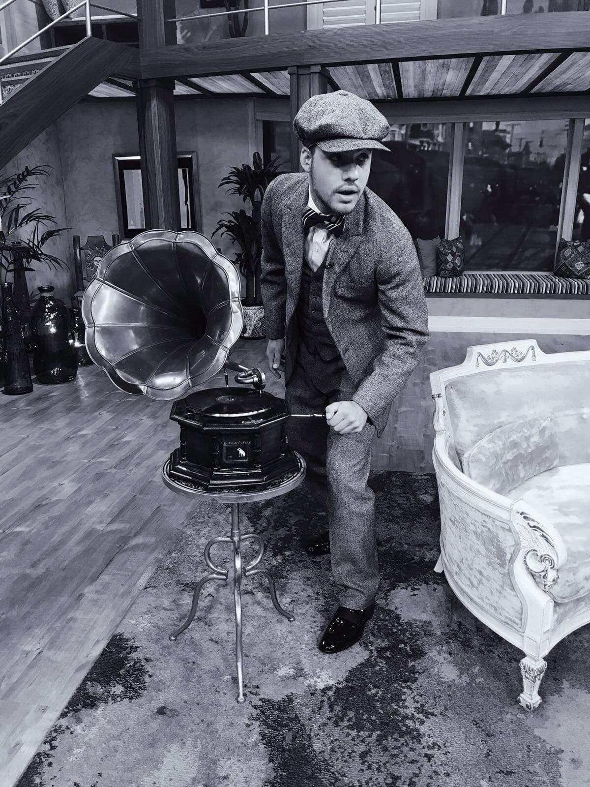 Para ambientar la década, el fónografo era algo que no podía faltar.