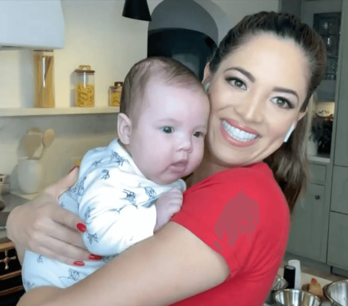 Y otra de las nuestras a quien la maternidad ha puesto radiante es Pamela Silva. Aquí con el hermoso Ford.