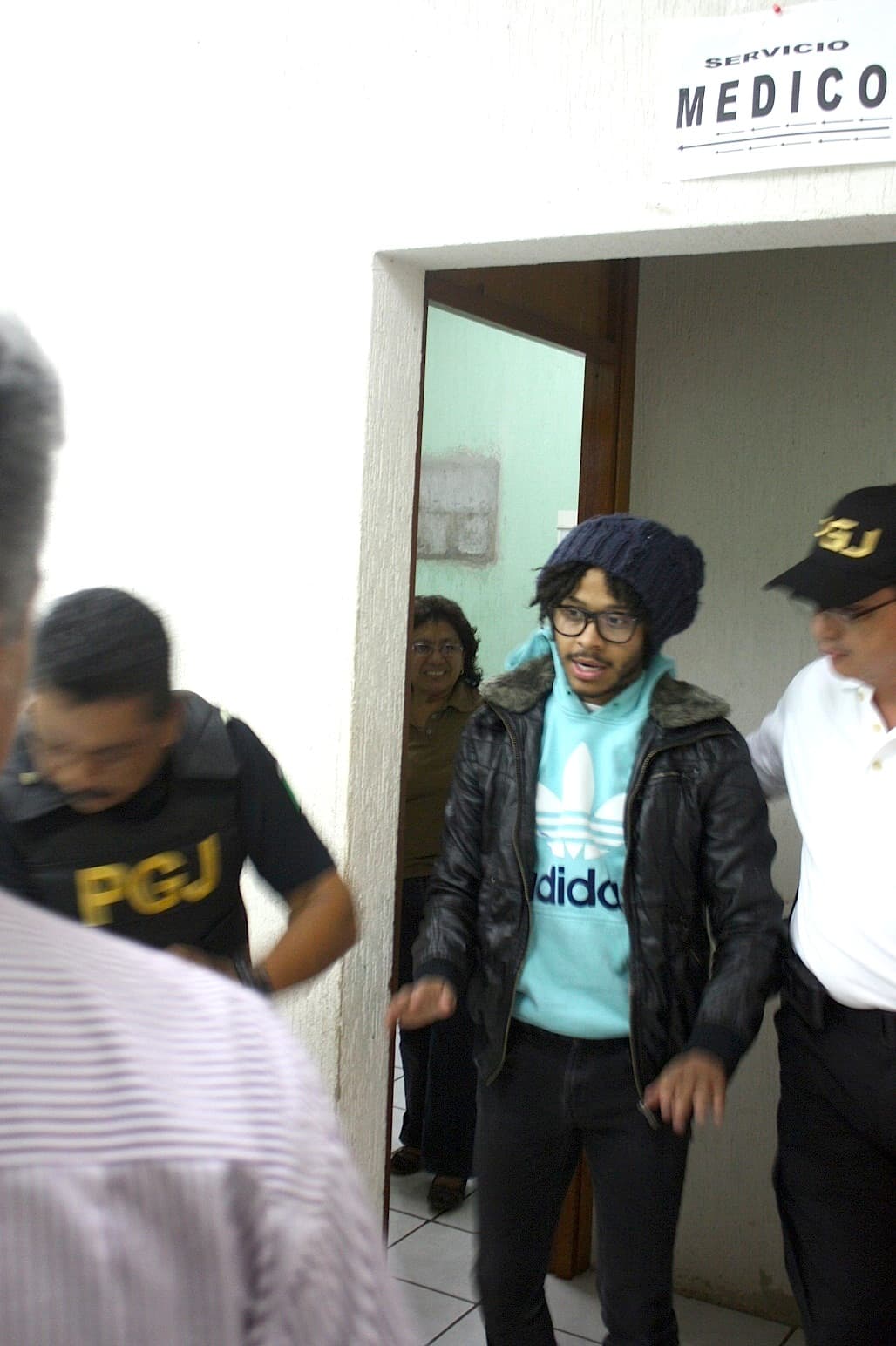 Pero en diciembre de 2010 su popularidad como cantante se vio opacada al ser acusado de violación agravada de la menor de edad Daiana Guzmán, en un hotel de Chetumal, Quintana Roo, en el sureste de México.