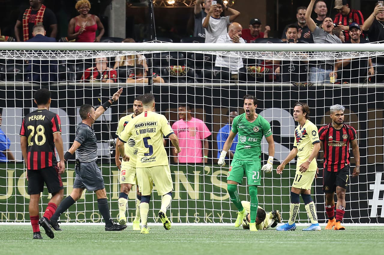 América sufrió la expulsión de Bruno Valdez y un penal infantil de Guido Rodríguez en contra.