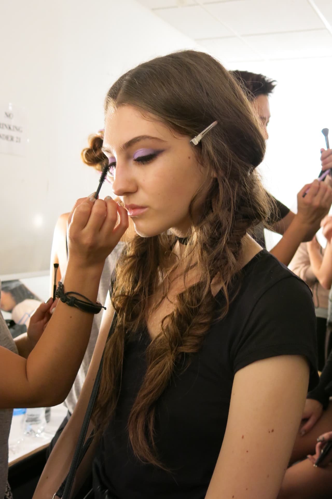 “La colección es sobre el poder de la positividad y aunque la vida nos envía tantos mensajes, todo es acerca de la forma en que interpretamos las cosas. La belleza de la carta del tarot es totalmente interpretativo”, afirma la estilista Jeanie Syfu.
<br>