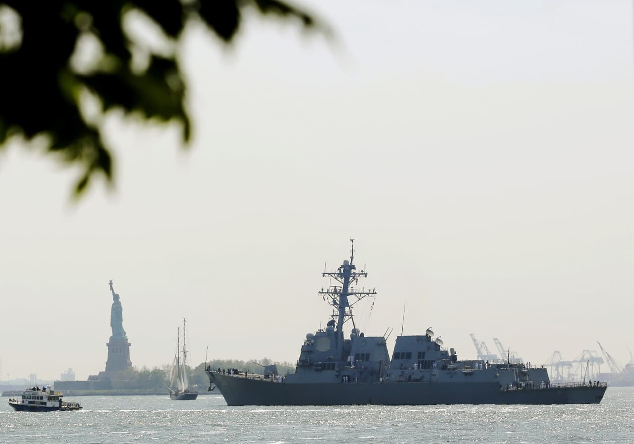 El USS Bainbridge (DDG 96) fue uno de los primeros en llegar a NYC.