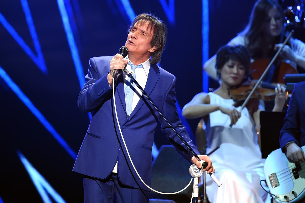 Ya en la gala musical el intérprete brasileño cantó uno de sus más famosos éxitos.