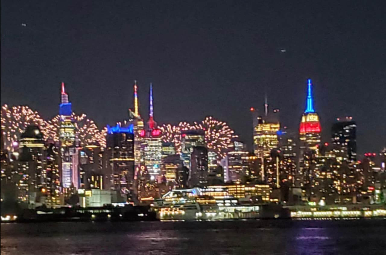 Desde la terminal de ferries Port Imperial, en Weehawken, Nueva Jersey,
<b>Gustavo Martínez</b> envió esta foto llena de color.