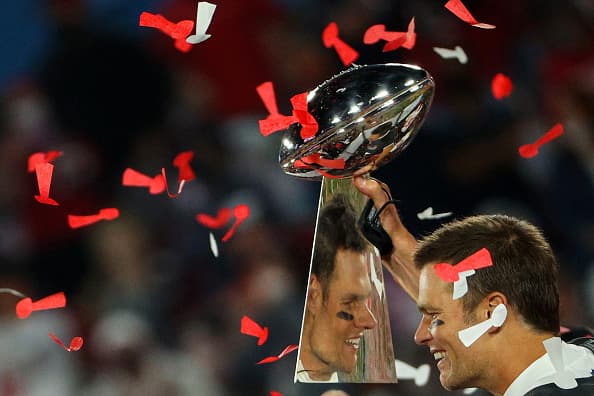 <b>¿Cuánto cuesta el tropeo del Super Bowl?</b>
<br>El trofeo Lombardi se entrega al equipo ganador del gran partido. Es una estatuilla hecha con plata esterlina y tiene un costo aproximado de 55,000 dólares.