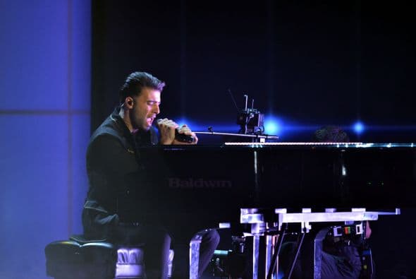 Jencarlos Canela fue el otro solista que se encargó de robar suspiros en Premio Lo Nuestro.