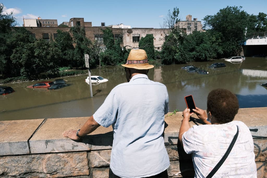 El Servicio Meteorológico Nacional (NWS) registró un récord de precipitaciones tanto para Nueva York de hasta 
<b>7.19 pulgadas de lluvia</b>, casi más del doble del récord para un primero de septiembre, que marcó 3.84 pulgadas en 1927.