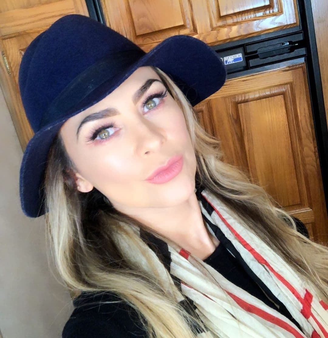 Aracely Arámbula fue vista cenando con Arturo Carmona en un restaurante de la Ciudad de México.