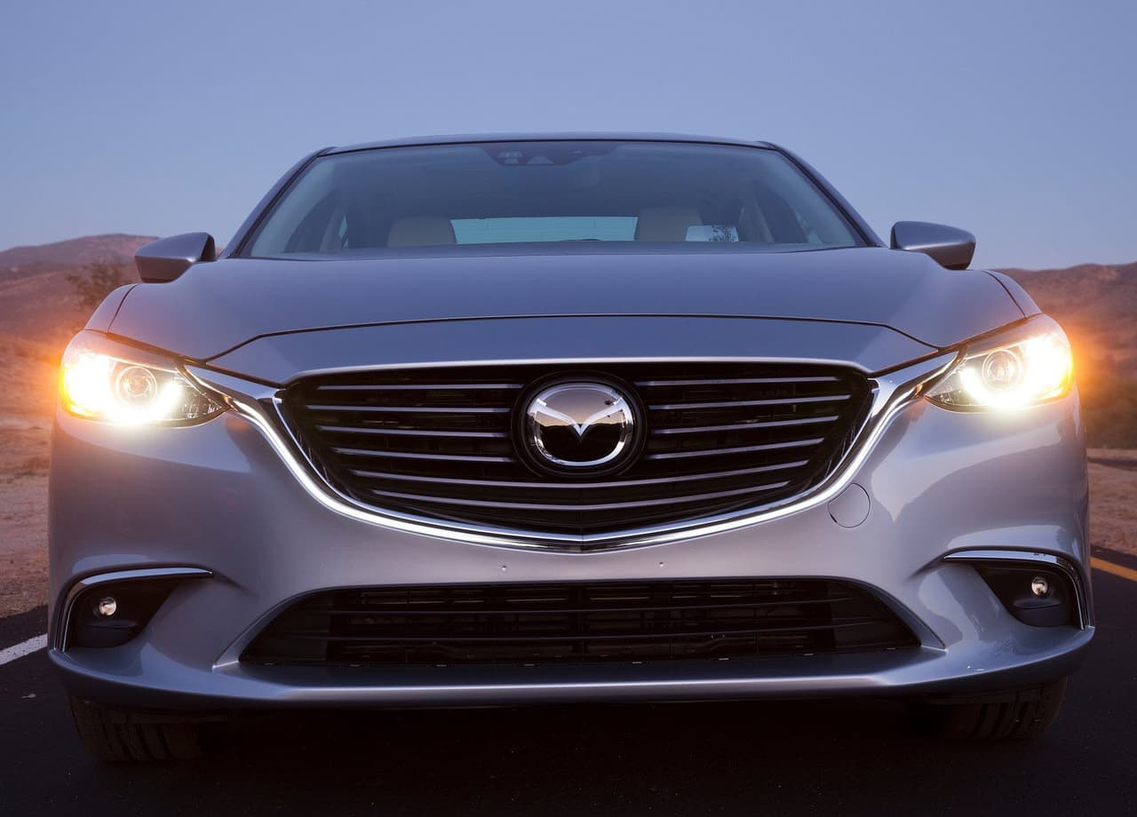 Mazda 6 2016 se ofrece en 3 niveles de equipamiento: i Sport, i Grand Touring e i Grand Touring Plus. Su precio base ronda los 22,000 dólares llegando a los cerca de 33,000 dólares.