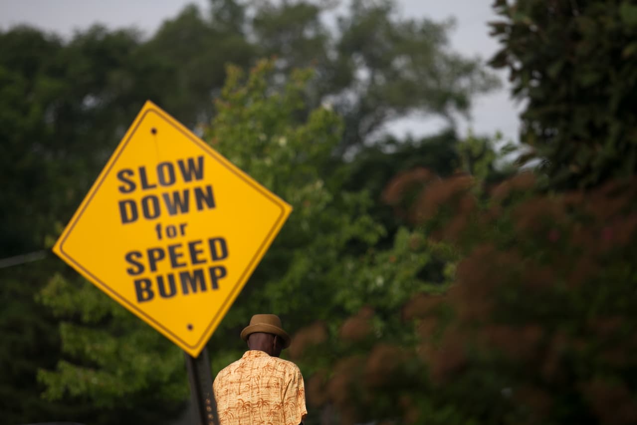 El cuerpo de la joven afroamericana también tendría 30 lesiones previas en uno de sus brazos, y más de una lesión en la espalda que pudo ser producto del forcejeo al momento de su detención.