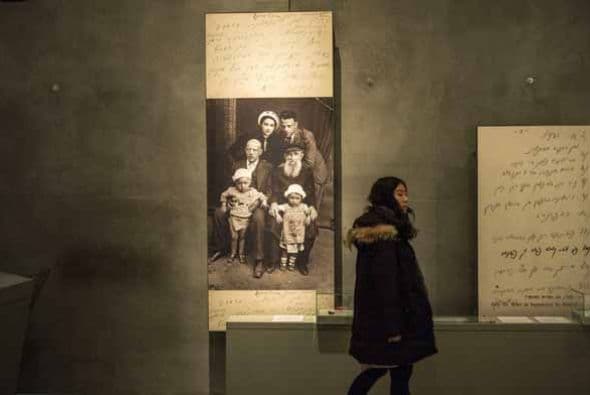 Hoy 27 de enero se conmemoran 70 años liberación de Auschwitz, el campo de concentración donde millones de seres humanos perdieron la vida por la terrible idea de exterminación de la población judía. Impresionante video #Auschwitz70 aquí Galería que la humanidad no debe olvidar.