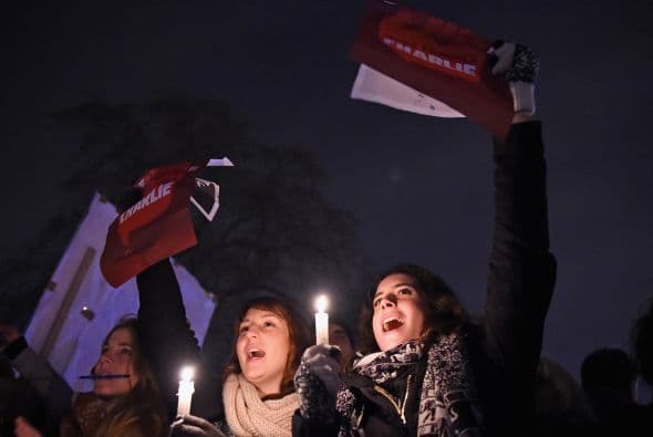 La noche alcanzó a los millones que se movilizaron en toda Francia.