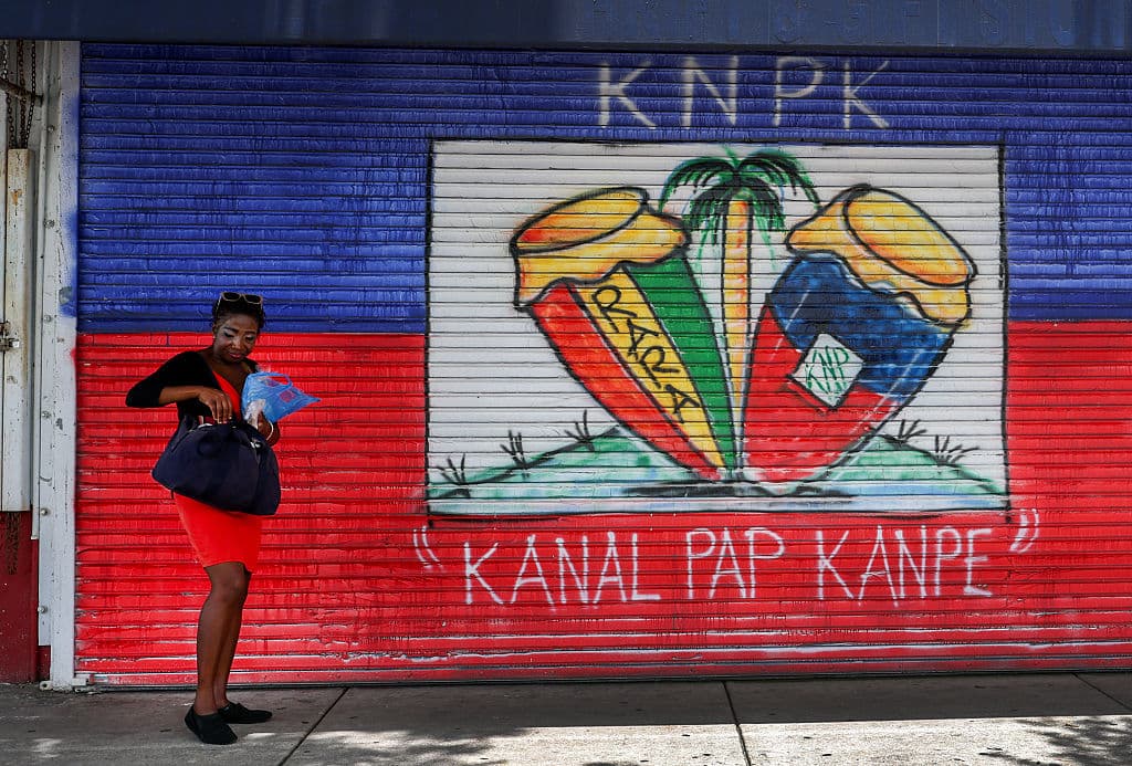"Kanal Pap Kanpe" es una frase en lengua creole que se traduce como "El canal no se detendrá" o "Sigan construyendo el canal". Es un lema utilizado por el pueblo haitiano que recuerda un suceso histórico ocurrido en el llamado "Massacre River" o "Dajabón River" en la frontera entre Haití y República Dominicana.