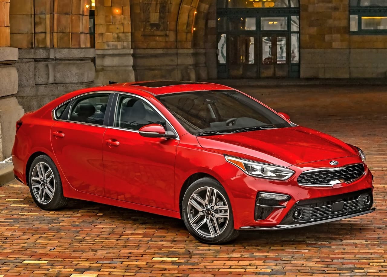 <h3 class="cms-H3-H3"><b>4. Kia Forte</b></h3>
<br>
<br>
<b>Ahorro en porcentaje:</b> 7.5%
<br>
<b>Ahorro en dólares:</b> $914