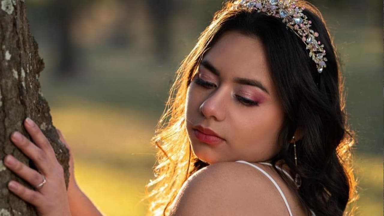 Anggy Díaz 
<b><a href="https://www.univision.com/local/houston-kxln/asesinato-degollar-anggy-diaz-jared-dicus-condado-waller" target="_blank">fue hallada decapitada</a></b> en una casa del condado Waller, el miércoles 11 de enero, su esposo Jared Dicus, confesó haberla asesinado. El hombre, de 21 años fue arrestado y se le fijó fianza de $500,000.