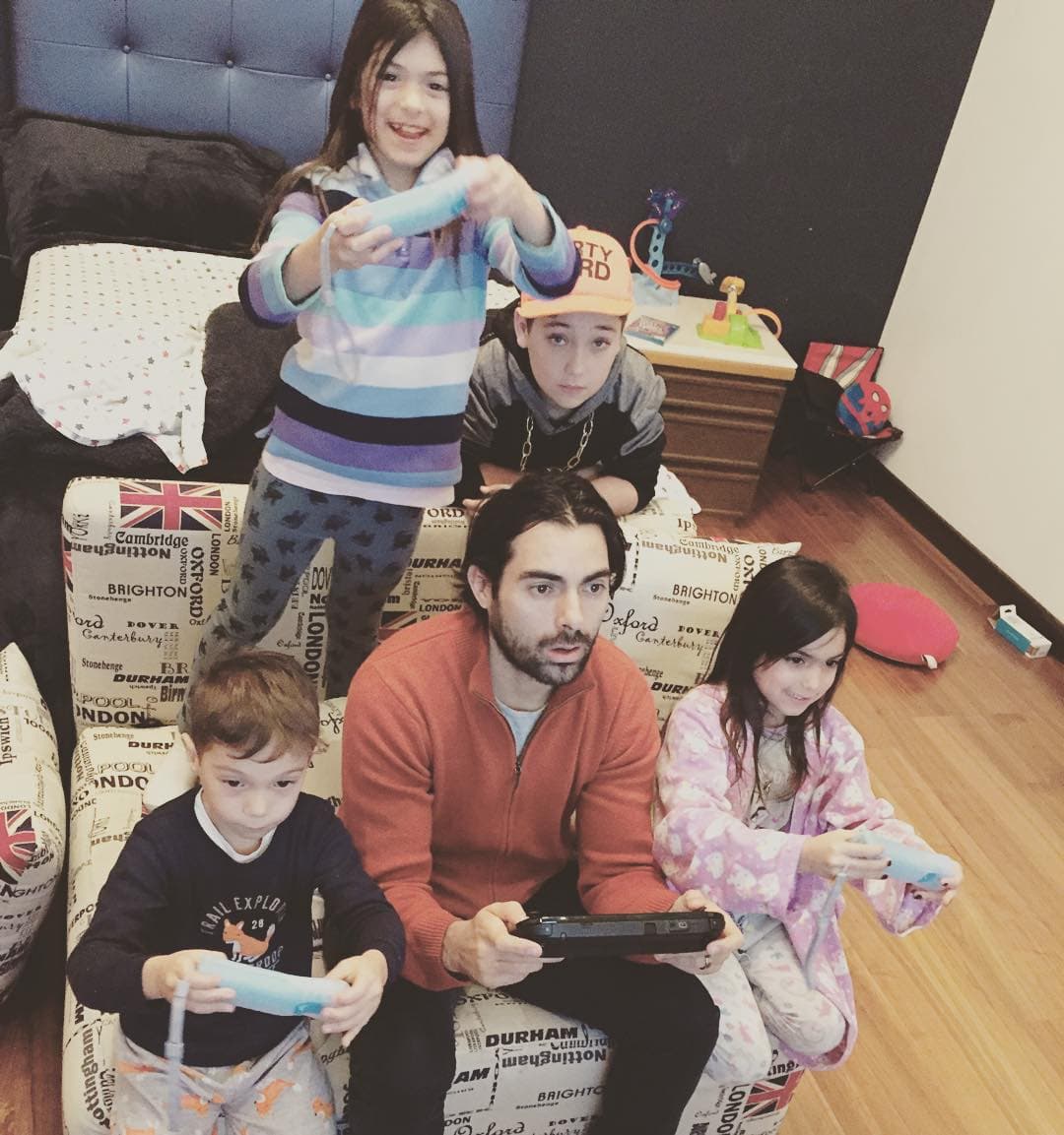 A lo largo de su matrimonio han concebido tres hijos; Sara, Ana Priscila y Juan Mateo.