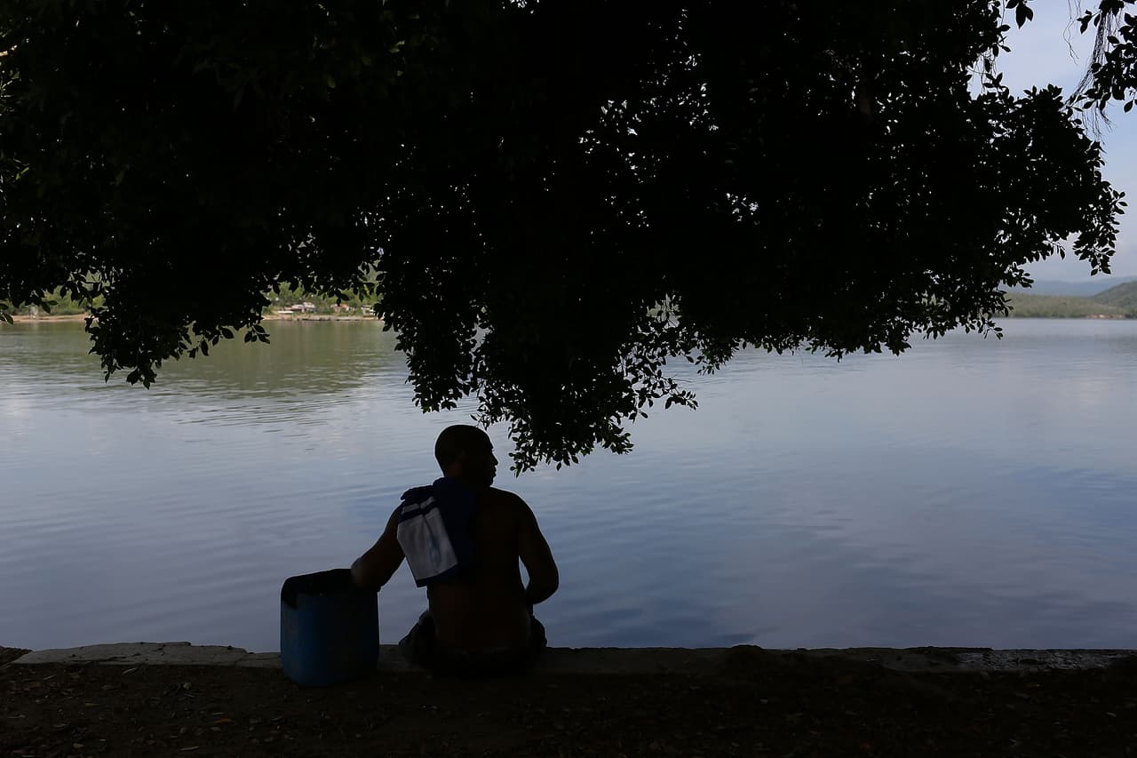 Un pescador en la isla de Granma, en Santiago.