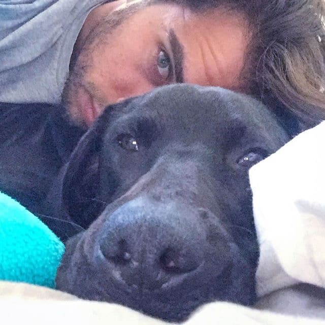 El entrenador cubano no es sólo un taco de ojo. Él será el encargado de poner a las bellas fit para esta temporada de Nuestra Belleza Latina. Si hay alguien que sabe cómo obtener la figura perfecta, ese es Darian. Las bellas lo aprenderán a odiar pues las pondrá a trabajar duro para tener LA figura. Pero mientras ese momento llega, te dejamos unas cuantas imágenes para que deleites esa pupila.