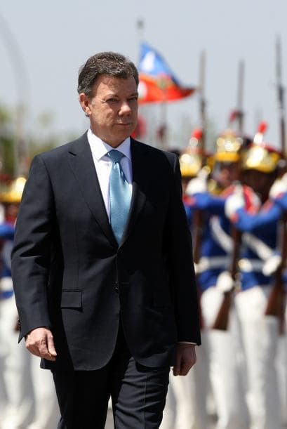 "Ahora hay un funcionamiento más armónico entre los poderes del Estado", señaló, en alusión al enfrentamiento que Uribe mantuvo con la Corte Suprema de Justicia.