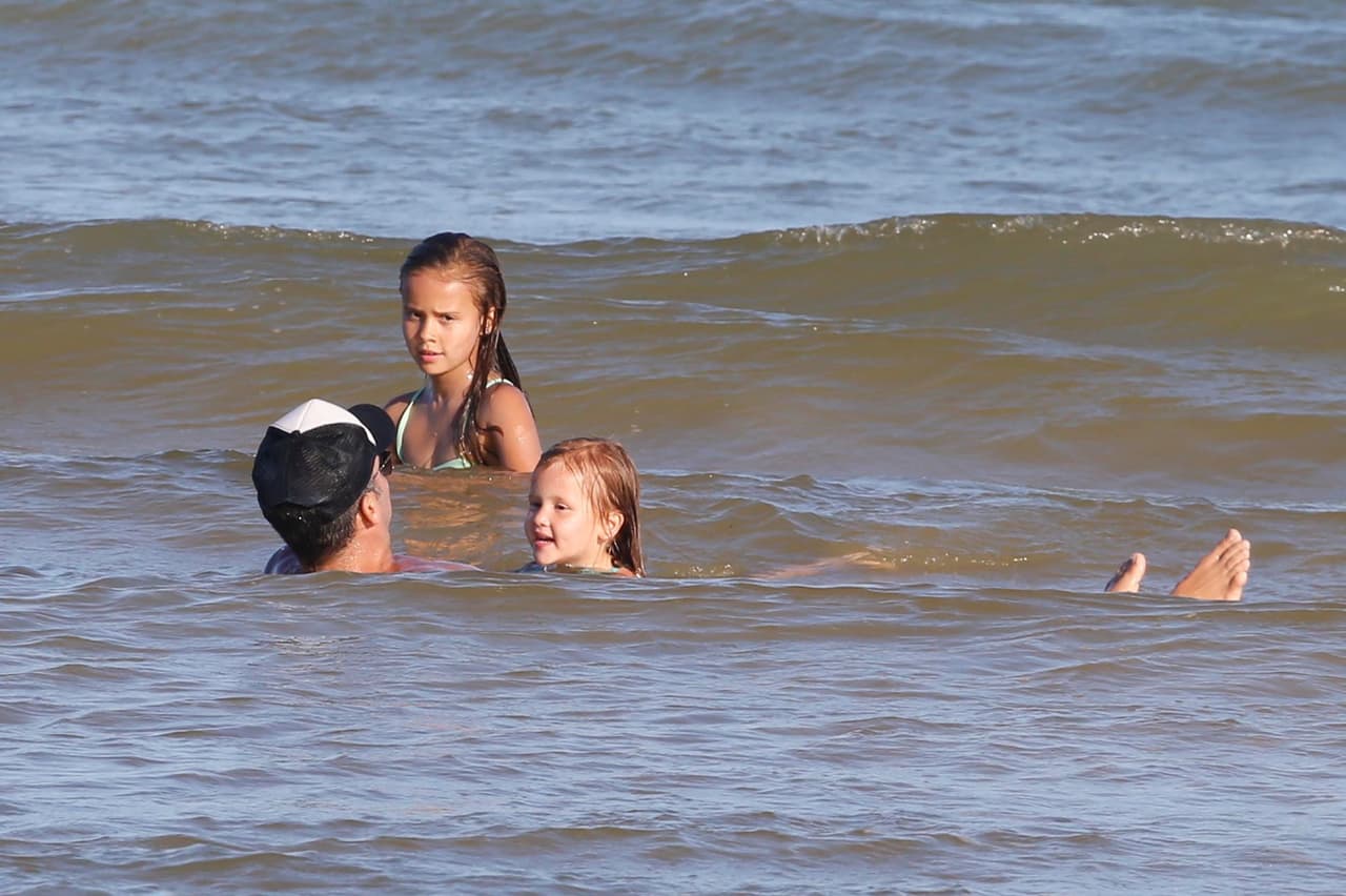 La que no se metió al agua fue Jessica.