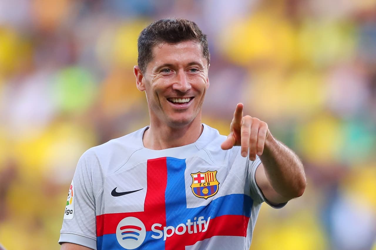 En cuanto a lo futbolístico Barcelona y Lewandowski parece haber logrado una asociación muy fina que puede dar frutos en el futuro. Ansu Fati anotó un tercer tanto y uno más llegó por medio de Dembelé.
<br>
