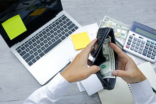 Las personas que se encuentran recibiendo beneficios del desempleo no se verán afectadas en su pago semanal, solo comenzarán a recibir un cheque con menor cantidad.