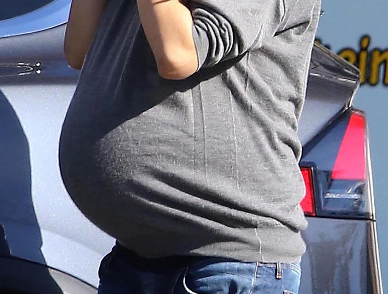 Y ese pobre suéter ya no daba para más.