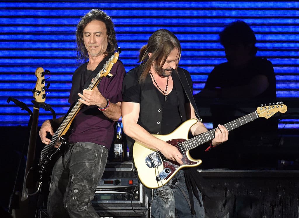 En 2007 inician la gira mundial ‘Amar es combatir’ y comparten escenario con Celine Dion, Avril Levigne y Rihanna, entre otros, en los premios World Music Awards.