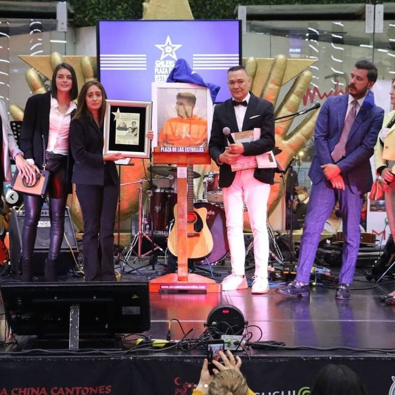 "
<b>Octavio es un ser de luz</b>, siempre fue amor, un gran ser humano y se queda en los corazones de todas las personas que siempre lo admiraron, que siempre lo quisieron mucho […] Ahora ya tenemos un angelote en el cielo que no nos va a dejar de hacer reír mientras lo sigamos recordando", dijo la hermana mayor del fallecido actor en el homenaje.
<br>