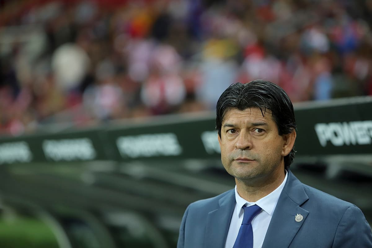 La presión para el técnico paraguayo José Saturnino Cardozo no disminuye, el 15 de diciembre Chivas se enfrentará con Kashima Antlers en el Mundial de Clubes.