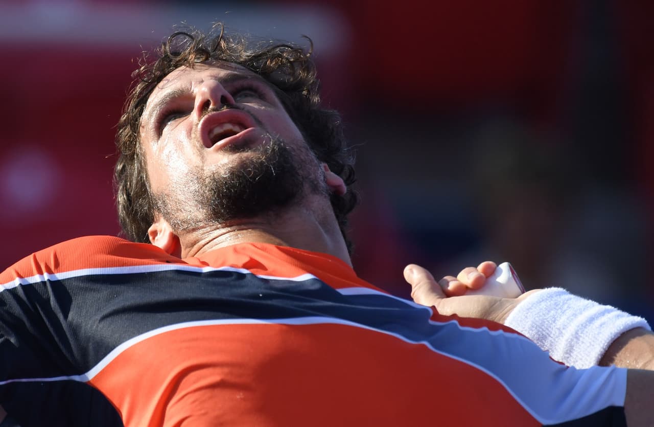 Sin embargo, en la cancha se encontró un rival aplomado que no cedió y en corto tiempo sentenció a su favor.